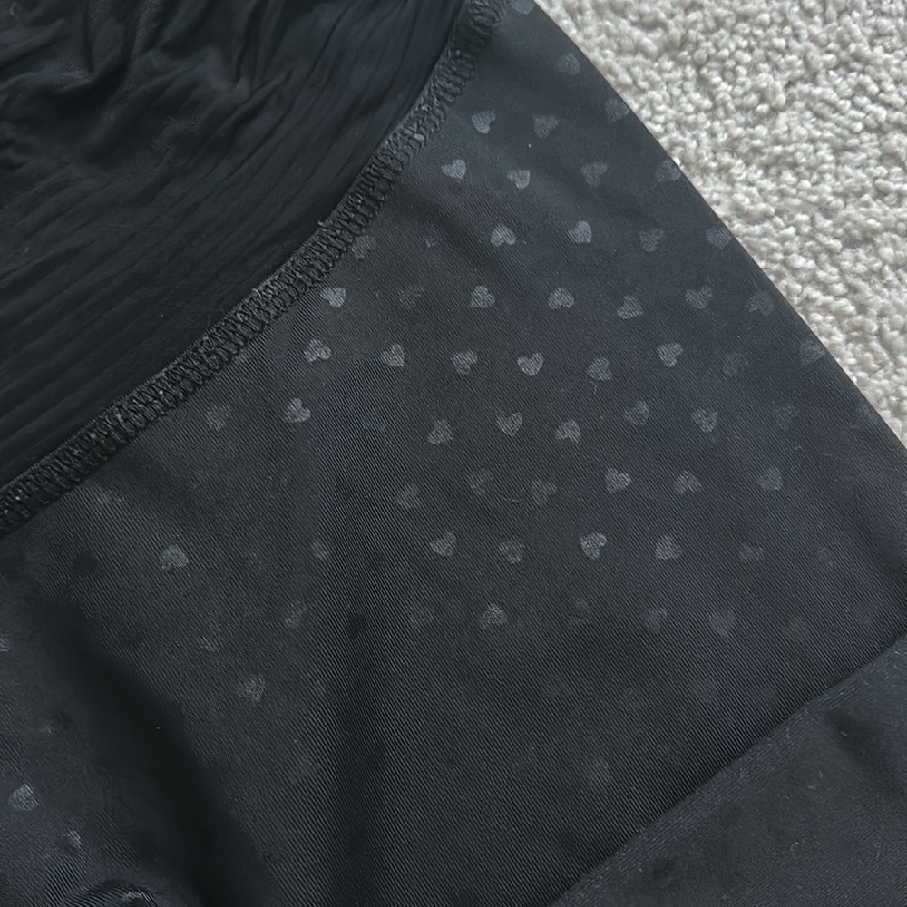 Beyond Yoga Maternity Leggings with hearts Large - Picture 4 of 7